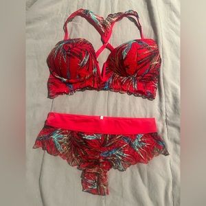 NWOT: Victoria Secret’s bra and cheeky underwear